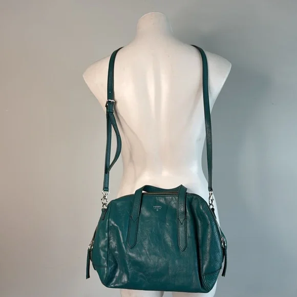 Fossil Leather CROSSBODY Like New - Picture 2 of 8